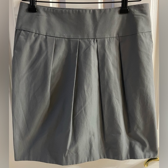 Ann Taylor Gray Skirt with Pockets in Size 4 - Picture 1 of 3